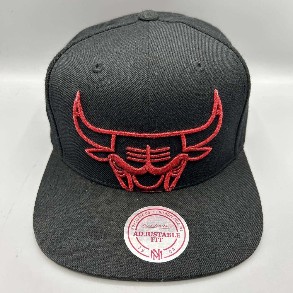 Chicago Bulls NBA Hat Men Black Red Embroidered Mitchell & Ness Snap Back Cap